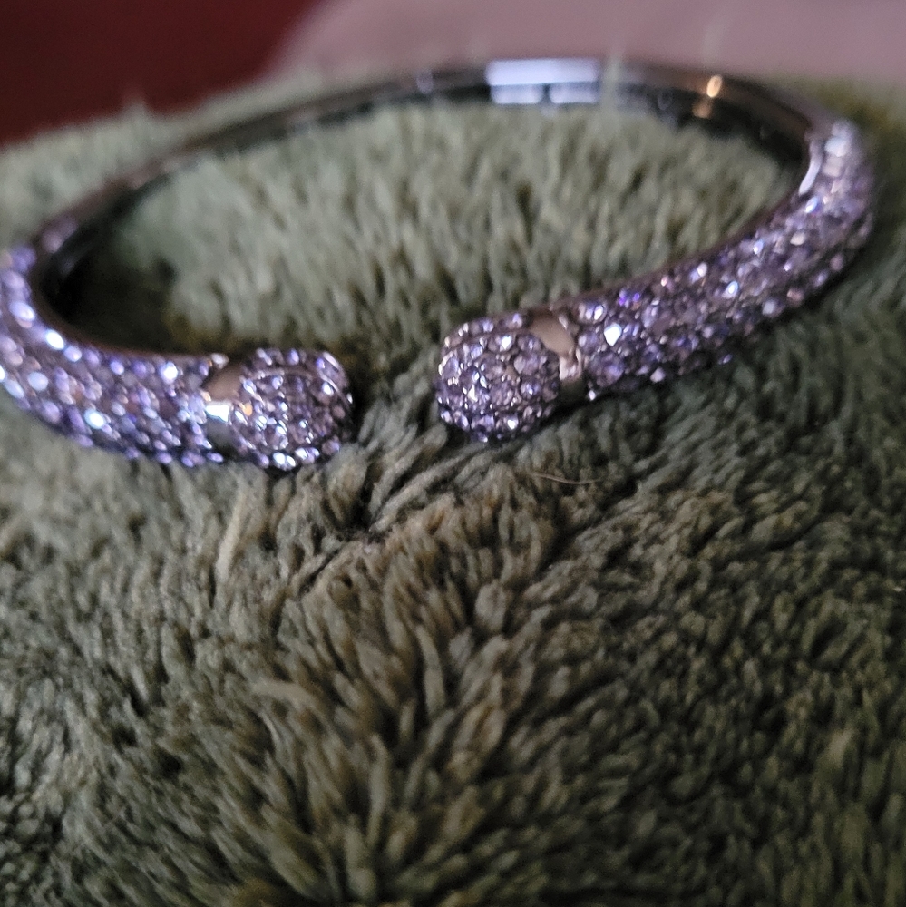 Gorgeous jb lavender stones bangle bracelet